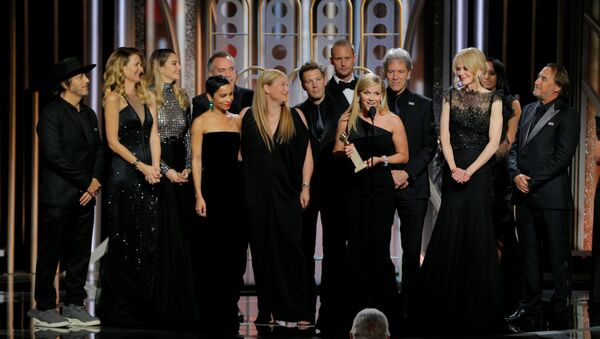 Glumci na podijumu tokom dodele nagrade Zlatni globus za najbolju televizijsku seriju u Los Anđelesu - Sputnik Srbija