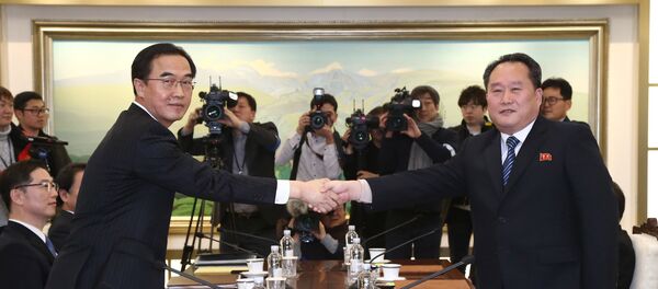 Predstavnici Severne i Južne Koreje na pregovorima u demilitarizovanoj zoni Padžu - Sputnik Srbija