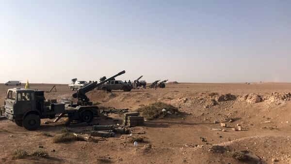 Артиљерија сиријске војске у селу Сувајиах у близини пограничног града Абу Камал - Sputnik Србија