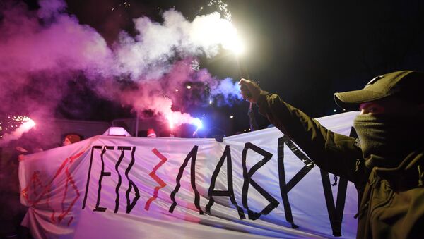 Aktivisti radikalne ukrajinske organizacije tokom protesta ispred Kijevsko-pečerske lavre - Sputnik Srbija