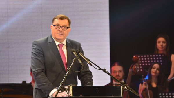 Predsednik RS Milorad Dodik govori na svečanoj akademiji povodom proslave Dana Republike Srpske u Banjaluci. - Sputnik Srbija