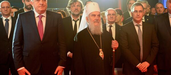 Milorad Dodik, Emir Kusturica, patrijarh srpski Irinej i Nebojša Stefanović na svečanoj akademiji povodom Dana Republike Srpske u Banjaluci. - Sputnik Srbija