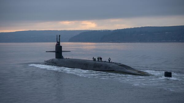 Američka podmornica klase Ohajo USS Pensilvanija prolazi kroz kalan Hud - Sputnik Srbija
