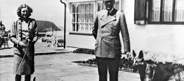 Ева Браун и Адолф Хитлер у Бергхофу - Sputnik Србија