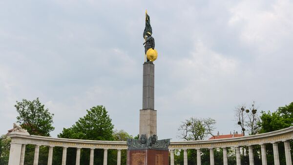 Spomenik sovjetskim vojnicima poginulima za oslobođenje Austrije od fašizma - Sputnik Srbija