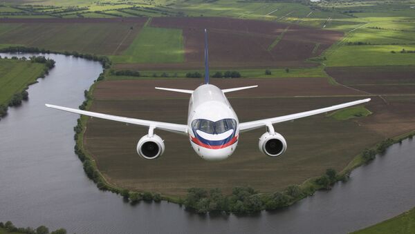 Trenutno najprodavaniji ruski putnički avion  Suhoj superdžet  SSJ-100 - Sputnik Srbija