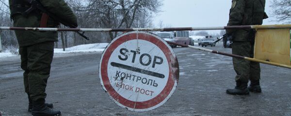 Kontrolni punkt u predgrađu Gorlovke u Donjeckoj oblasti - Sputnik Srbija