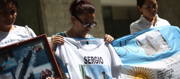 Porodice mornara argentinske podmornice San Huan ispred ambasade Rusije u Buenos Airesu Porodice mornara argentinske podmornice San Huan ispred ambasade Rusije u Buenos Airesu - Sputnik Srbija