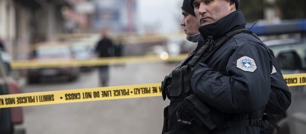 Косовски полицајци на месту где је убијен Оливер Ивановић у Косовској Митровици. - Sputnik Србија