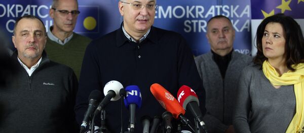 Зоран Живковић и Драган Шутановац на конференцији за новинаре ДС-а поводом убиства Оливера Ивановића. - Sputnik Србија