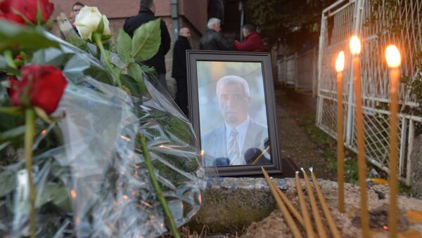 Запаљене свеће испред куће Оливера Ивановића у Косовској Митровици испред које је убијен. - Sputnik Србија