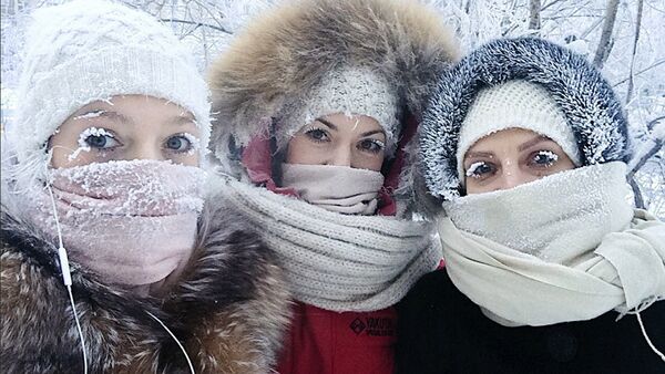 Девојке из Јакутска у Русији на температури од -50 - Sputnik Србија