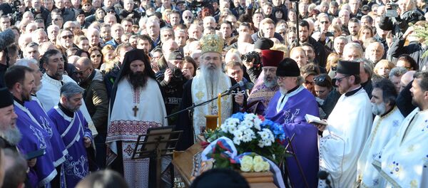 Владика рашко-призренски Теодосије служи опело Оливеру Ивановићу Владика рашко-призренски Теодосије служи опело Оливеру Ивановићу - Sputnik Србија