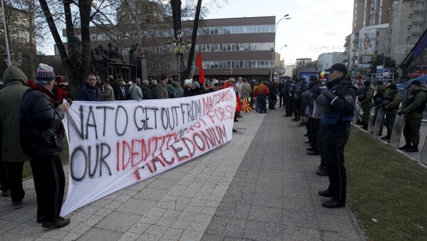Протест грађана испред Собрања - Sputnik Србија