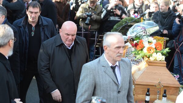 Lider Jedinstvene Srbije Dragan Markovic Palma na Novom groblju Lider Jedinstvene Srbije Dragan Markovic Palma na Novom groblju - Sputnik Srbija