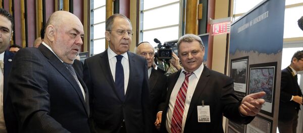 Министар спољних послова Русије Сергеј Лавров на изложби о Холокаусту у холу Уједињених нација у Њујорку - Sputnik Србија