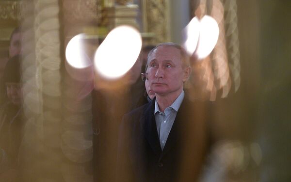 Predsednik Rusije Vladimir Putin tokom bogojavljenskog kupanja - Sputnik Srbija
