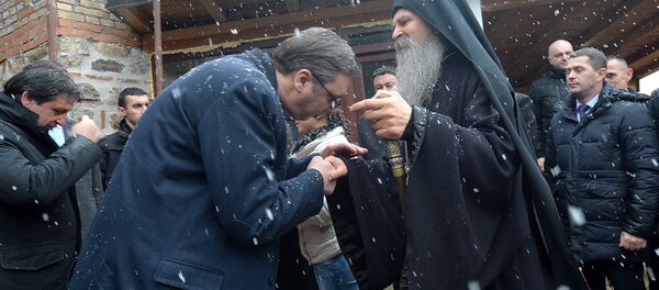 Aleksandar Vučić i vladika Teodosije u manastiru Banjska. Aleksandar Vučić i vladika Teodosije u manastiru Banjska. - Sputnik Srbija