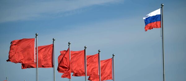 Zastave Kine i Rusije na ceremoniji otvaranja Međunarodnog foruma Jedan pojas, jedan put - Sputnik Srbija
