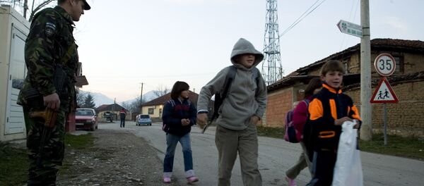 Српска деца на путу у школу- архивска фотографија - Sputnik Србија