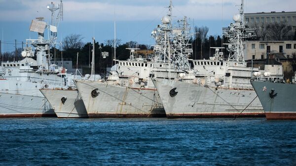 Vojni brodovi koji pripadaju Ukrajini, usidreni u Sevastopolju - Sputnik Srbija