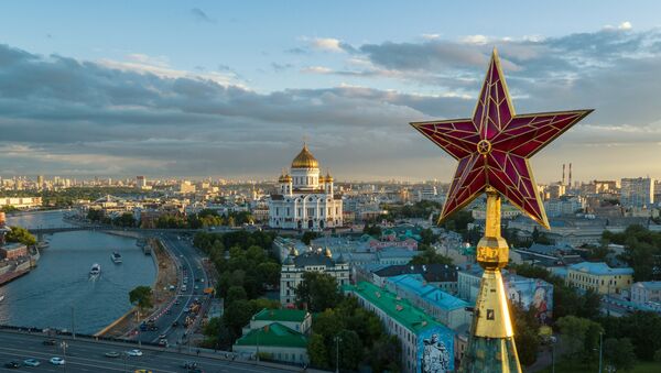 Pogled na moskovski Kremlj i hram Hrista Spasitelja u Moskvi - Sputnik Srbija