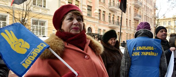 Активисти украјинског покрета Слобода на митингу у Кијеву Активисти украјинског покрета Слобода на митингу у Кијеву - Sputnik Србија