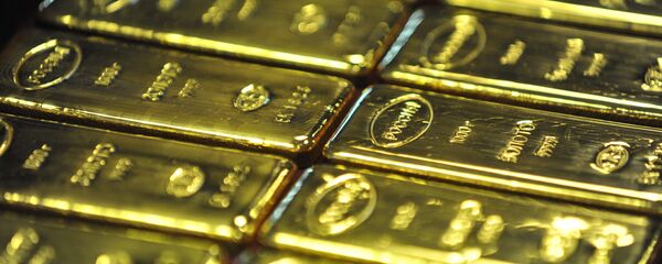 Златне полуге у фабрици за обраду племенитих метала у Јекатеринбургу Златне полуге у фабрици за обраду племенитих метала у Јекатеринбургу - Sputnik Србија