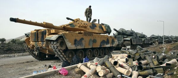 Турски војници припремају тенкове на граници са Сиријом Турски војници припремају тенкове на граници са Сиријом - Sputnik Србија