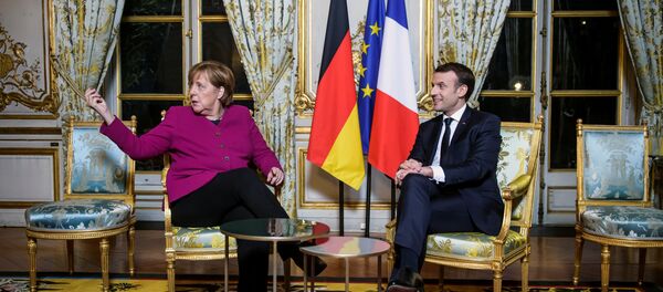 Ангела Меркел и Емануел Макрон у Јелисејској палати у Паризу. - Sputnik Србија
