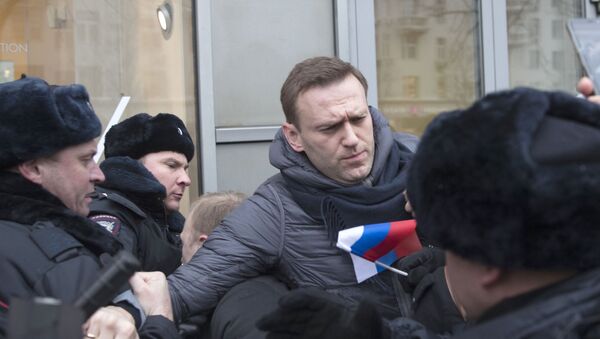 Policija pritvara ruskog opozicionog lidera Alekseja Navaljnog na mitingu u Moskvi - Sputnik Srbija