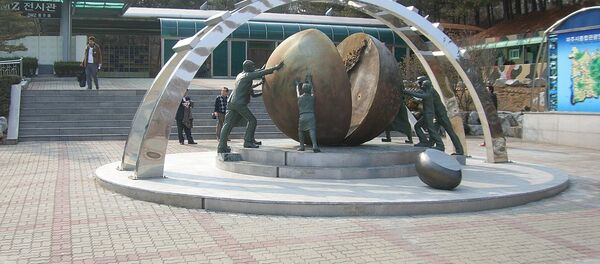 Споменик у демилитаризованој зони између две Кореје - Sputnik Србија