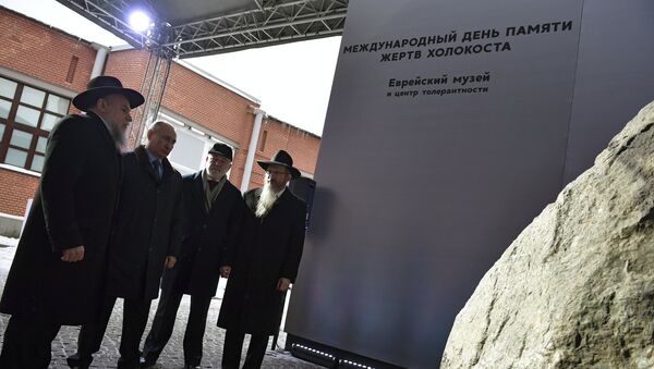 Predsednik Rusije Vladimir Putin i premijer Izraela Benjamin Netanijahu tokom posete Jevrejskom muzeju - Sputnik Srbija