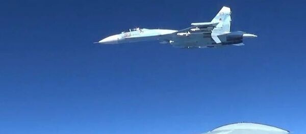 Руски авион Су-27 пресреће амерички авион РЦ-135У који лети у ваздушном простору изнад Балтичког мора - Sputnik Србија