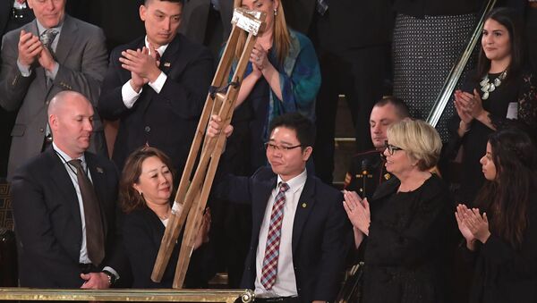 Ји Сеонг-Хо, Корејац у Конгресу током Трамповох говора о стању нације - Sputnik Србија