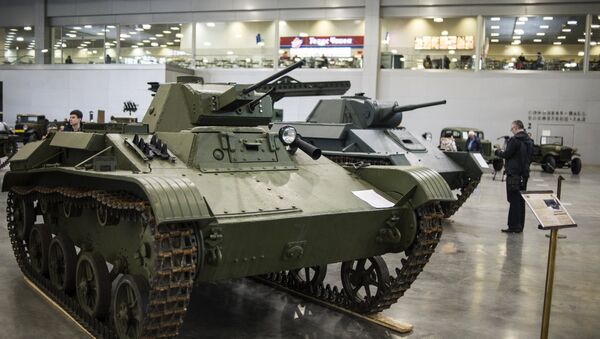Совјетски лаки тенк из доба Другог светског рата Т-60 на сајму војне технике у Москви - Sputnik Србија