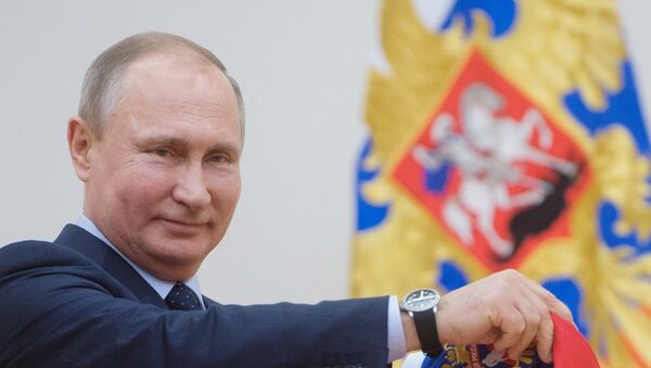 Председник Русије Владимир Путин током сусрета са руским олимпијцима - Sputnik Србија