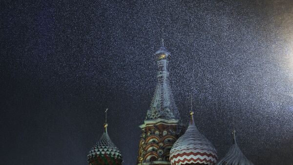 Храм Василија Блаженог у Москви покривен снегом - Sputnik Србија