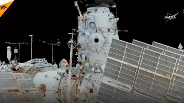 Руски космонаути Мишуркин и Шкаплеров демонтирали су стару и монтирали нову опремуна МКС - Sputnik Србија