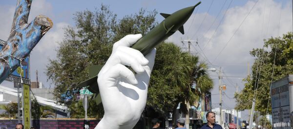 Скулптура Опасне игре, уметника Лоренца Квина Скулптура Опасне игре, уметника Лоренца Квина - Sputnik Србија