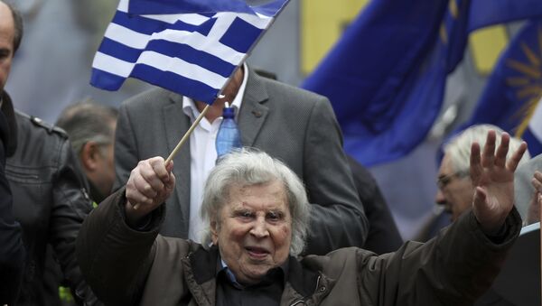 Mikis Teodorakis na protestu u Atini protiv imena Makedonija. - Sputnik Srbija