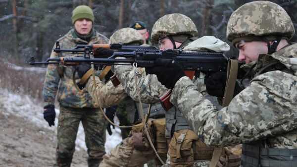 Kanadski instruktori obučavaju ukrajinske vojnike  - Sputnik Srbija