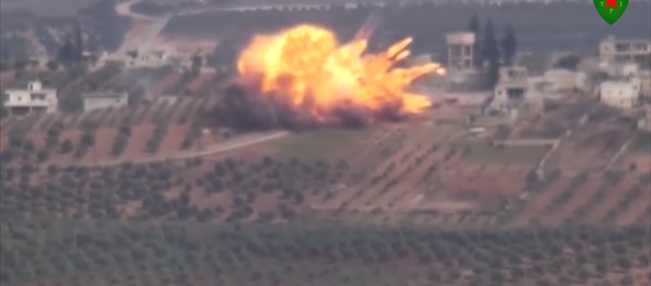 Турска у борби са женама извукла дебљи крај: Објављен снимак уништења турског тенка - Sputnik Србија