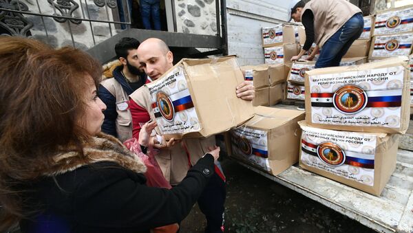 Podela ruske humanitarne pomoći u Siriji - Sputnik Srbija