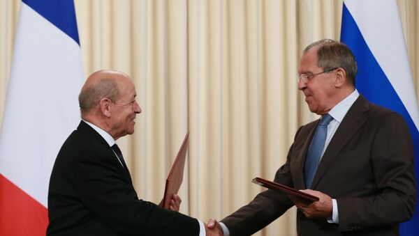 Ministri spoljnih poslova Francuske i Rusije Žan-Iv Le Drijan i Sergej Lavrov na sastanku u Moskvi - Sputnik Srbija