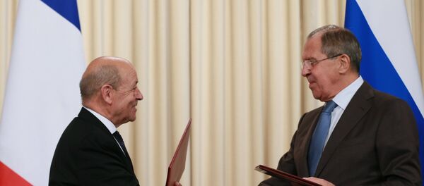 Министри спољних послова Француске и Русије Жан-Ив Ле Дријан и Сергеј Лавров на састанку у Москви Министри спољних послова Француске и Русије Жан-Ив Ле Дријан и Сергеј Лавров на састанку у Москви - Sputnik Србија