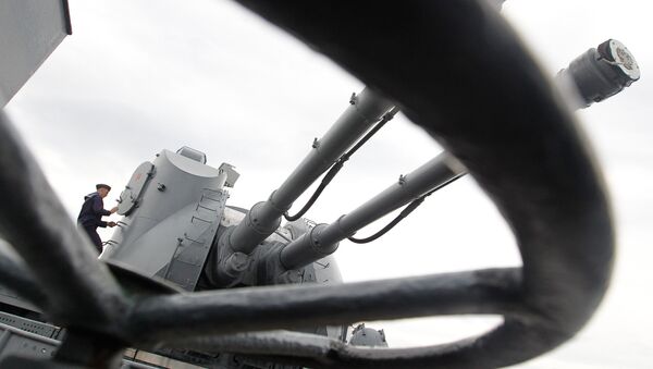 Topovski sistem AK-130 na raketnom razaraču Varjag - Sputnik Srbija