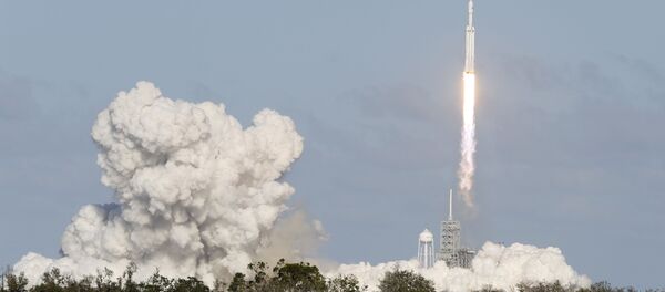 Kompanija „Spejseks“ lansirala je raketu „Falkon hevi“. Kompanija „Spejseks“ lansirala je raketu „Falkon hevi“. - Sputnik Srbija