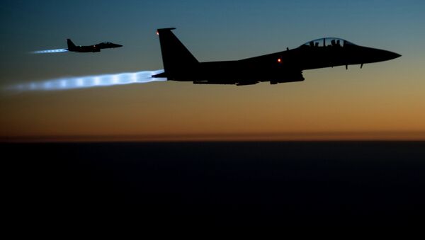 Амерички авион Ф-15Е изнад Сирије и Ирак. - Sputnik Србија
