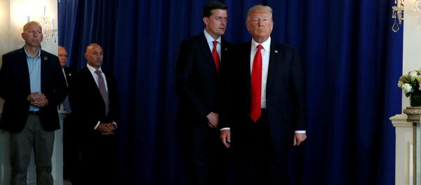Sekretar osoblja Bele kuće Rob Porter i Donald Tramp. - Sputnik Srbija